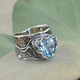 Anello antico e cristallo blu | Oro bianco