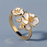 Anello con fiore bianco | Oro