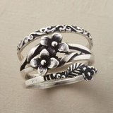 Anello rétro con fiori a strati | Oro bianco
