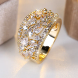 Anello con cristalli bianchi | Oro