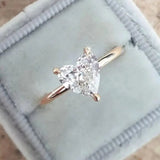 Anello sottile con cuore di brillanti | Oro