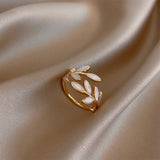 Anello regolabile con opale bianca | Oro