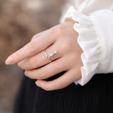 Anello regolabile con pietre | Oro bianco