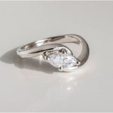 Anello retro ondulato con brillanti | Oro bianco