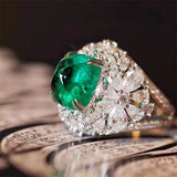 Anello retrò floreale con pietra verde e diamanti | Oro