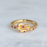 Anello retro rosa con nodo celestiale | Oro