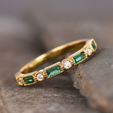 Anello rétro verde con elementi brillanti | Oro