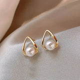 Orecchini triangolari con perle eleganti | Oro