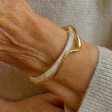 Bracciale aperto elegante in smalto bianco e oro | Oro