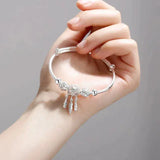 Bracciale regolabile con medaglia a tre foglie | Oro bianco