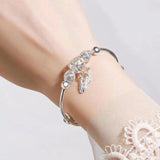 Bracciale regolabile con medaglia a tre foglie | Oro bianco