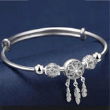 Bracciale regolabile con medaglia a tre foglie | Oro bianco