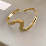Bracciale aperto classico con motivo ondulato | Oro