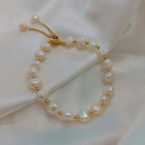 Bracciale rétro bianco con perle e accenti | Oro
