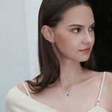 Collana croce in pietra di cuore zaffiro | Oro bianco