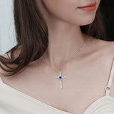 Collana croce in pietra di cuore zaffiro | Oro bianco