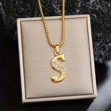 Collana iniziale in cristallo accentato | Oro
