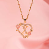 Collana iniziale con charm floreale | Oro