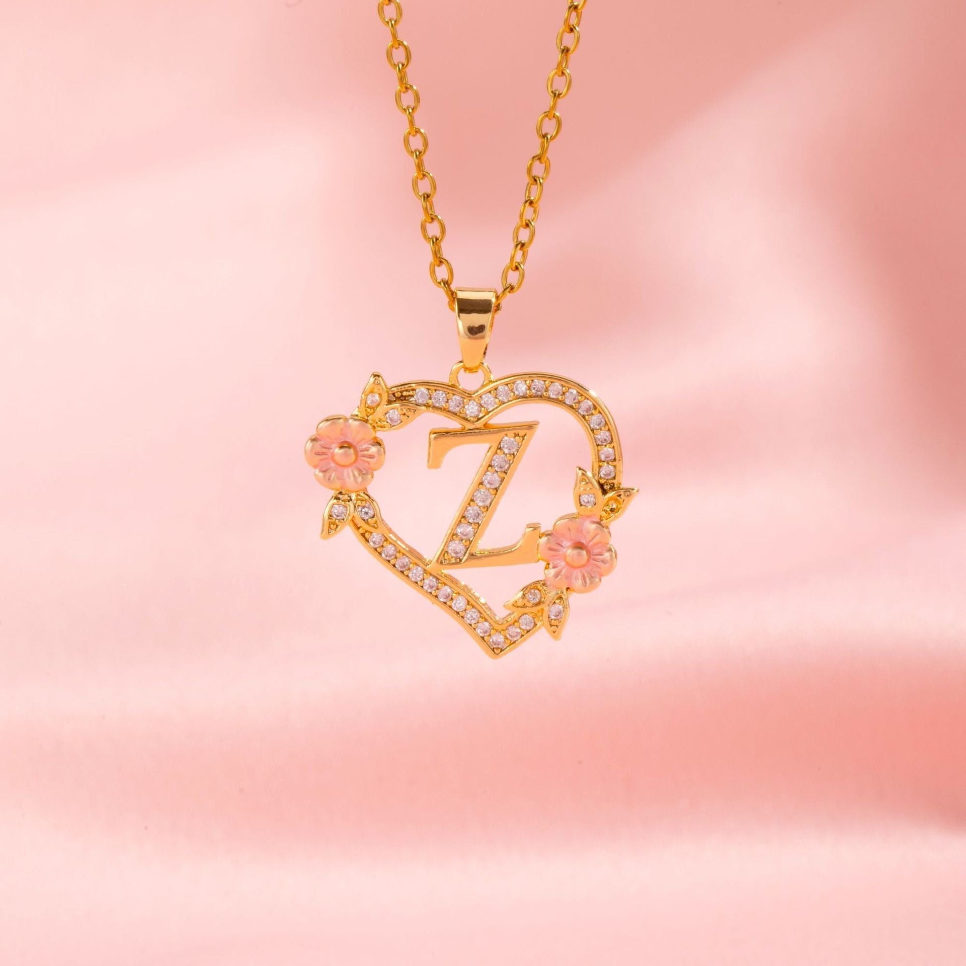 Collana iniziale con charm floreale | Oro
