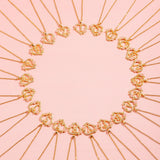 Collana iniziale con charm floreale | Oro