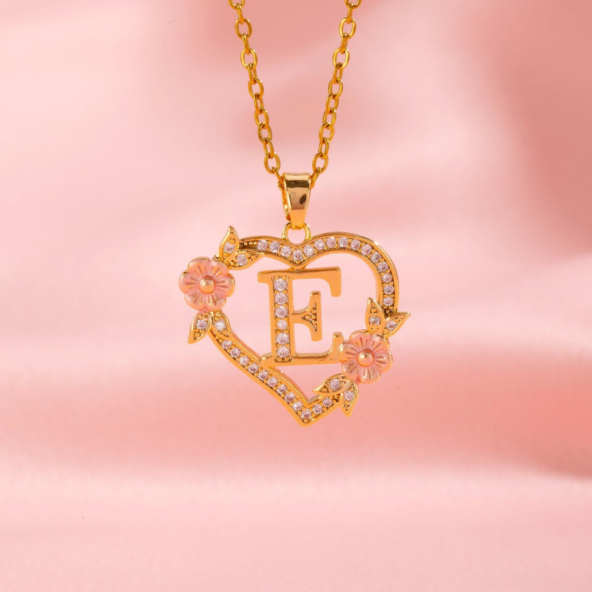 Collana iniziale con charm floreale | Oro