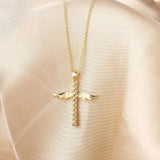Collana con croce e ali d'angelo | Oro