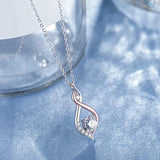 Collana con chiusura e cristallo | Oro bianco