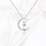 Collana con pendente a forma di luna crescente e un gatto in pietra di luna | Oro