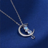 Collana con pendente a forma di luna crescente e un gatto in pietra di luna | Oro