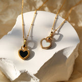 Collana con pendente a cuore in bianco e nero | Oro