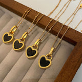 Collana con pendente a cuore in bianco e nero | Oro