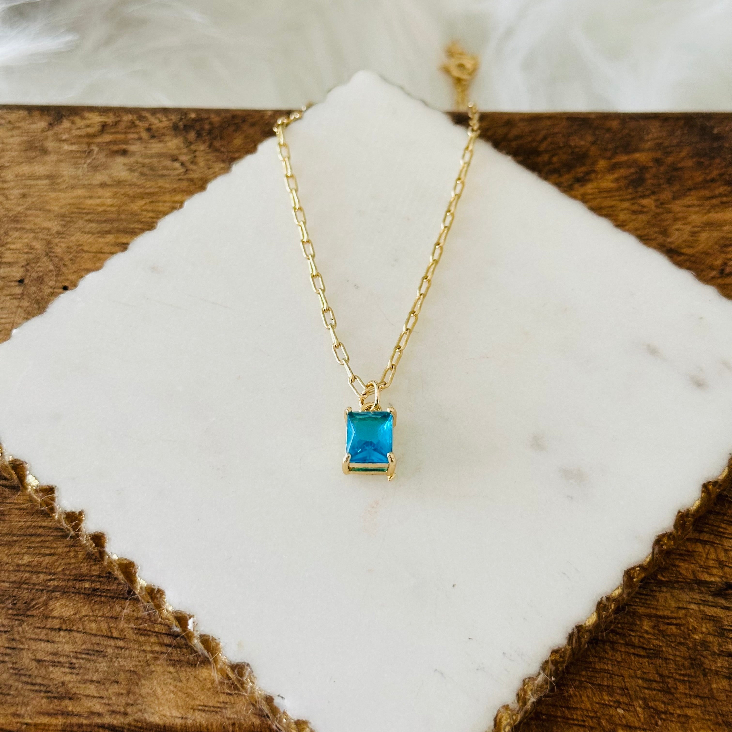 Collana con pendente in taglia smeraldo | Oro