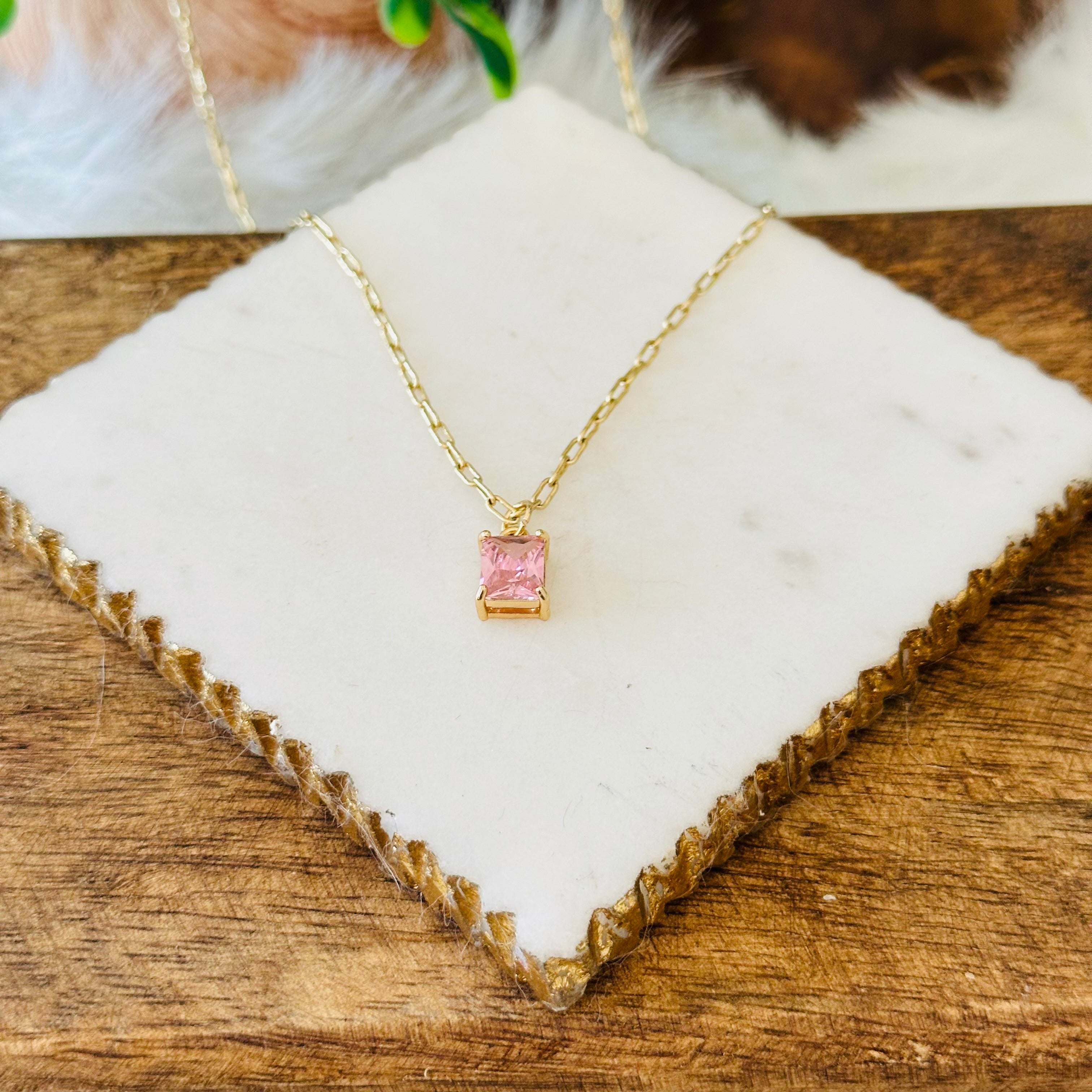 Collana con pendente in taglia smeraldo | Oro