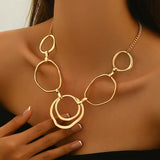 Collana con pendente, ispirata all'eleganza classica | Oro