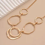 Collana con pendente, ispirata all'eleganza classica | Oro