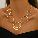 Collana con pendente, ispirata all'eleganza classica | Oro
