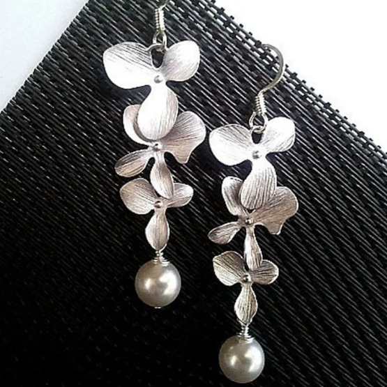 Collana e orecchini a forma di fiori | Oro bianco