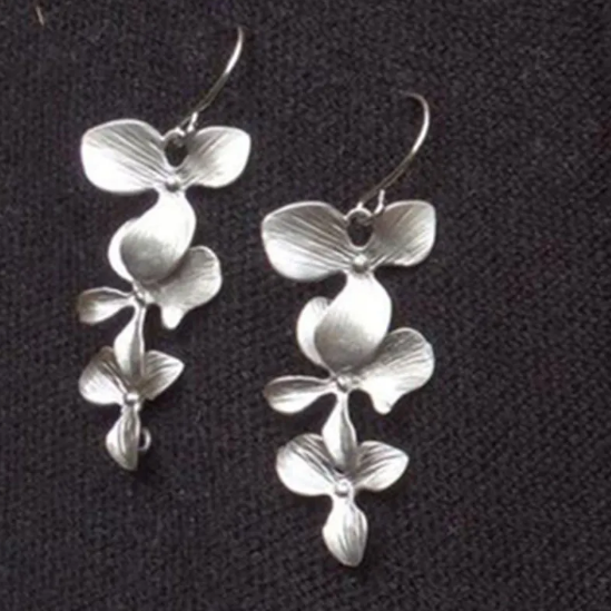 Collana e orecchini a forma di fiori | Oro bianco