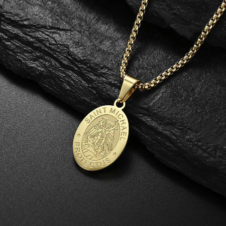 Collana ovale con ritratto di angelo in acciaio inossidabile | Oro