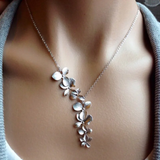 Collana rétro con fiore | Oro bianco