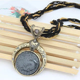 Collana rétro con pendente etnologico in cristallo verde | Oro