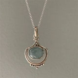 Collana rétro con pietra verde | Oro